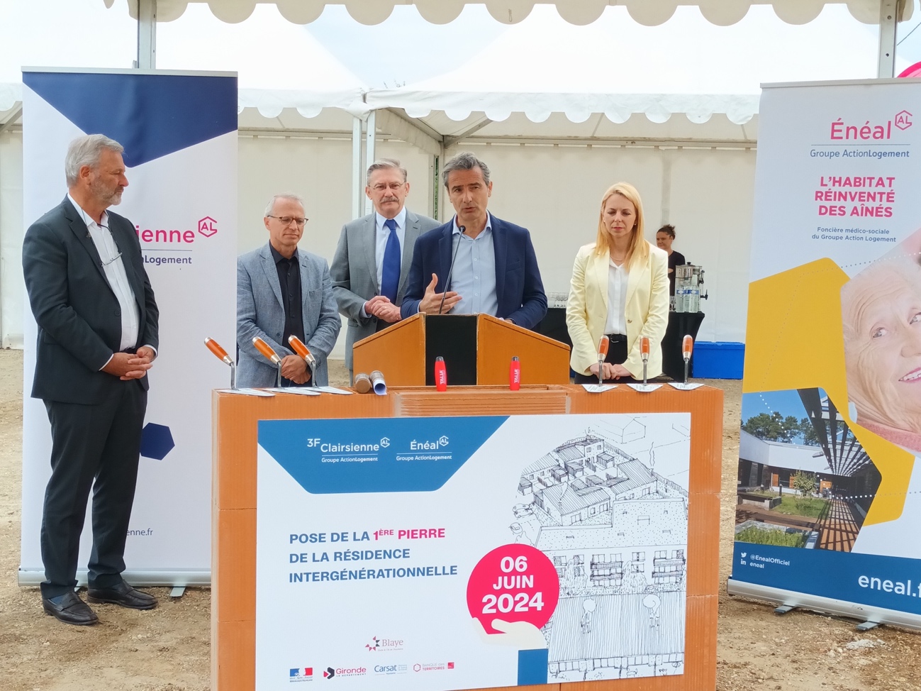 De gauche à droite : Benoît Thomazo, Président de Clairsienne ; Louis Cavaleiro, Conseiller départemental ; Denis Baldès, Maire de Blaye ; Mario Bastone, Directeur général d’Énéal et Edwige Diaz, Députée 11e circonscription. ©DR